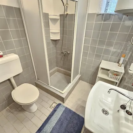 Apartman Milan Nv 2 - For 2-3 Persons With Terrace And Parking Novi Vinodolski