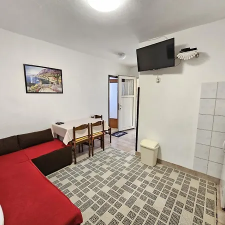 Apartman Milan Nv 2 - For 2-3 Persons With Terrace And Parking Novi Vinodolski