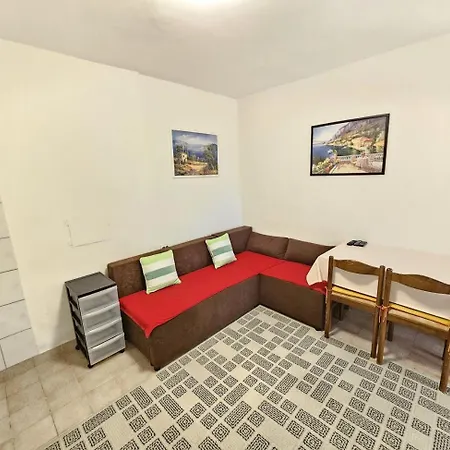 Milan Nv 2 - For 2-3 Persons With Terrace And Parking Apartament Novi Vinodolski